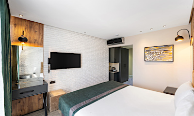 Deluxe Suite